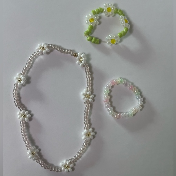 Set of rings - stretchy beaded flower (bracelet is no longer available) - Picture 1 of 2
